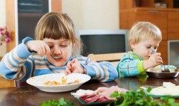 梦见爸妈在吃瓜,爸妈吃瓜背后的温馨寓意