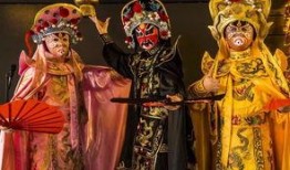 川剧吃瓜变脸视频,吃瓜变脸，瞬间切换表情的神奇表演