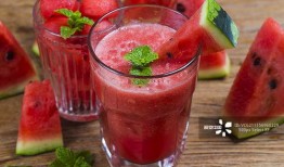 夏天吃瓜拍照室内,镜头下的清凉瞬间