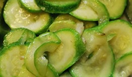 梗瓜炒着吃,梗瓜炒制，尽享田园风味