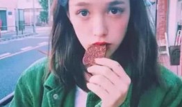 吃瓜女孩锁屏图片高清,高清锁屏图片中的吃瓜女孩奇幻之旅